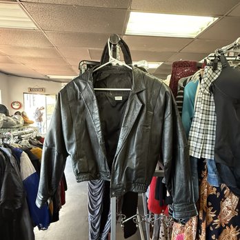 Unique Stylez Thrift Store - Thrift Stores Near Me - Rialto, California