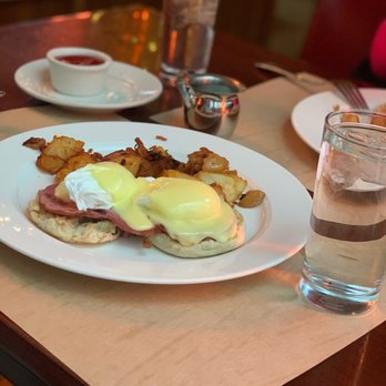 Pershing Square - Eggs Benedict - American Near Me - New York, New York Pershing Square - Eggs Benedict - American Near Me - New York, New York