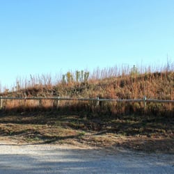 Murray Hill Scenic Overlook - At the Parking lot, look to the SE for the entrance to the path upwards.
