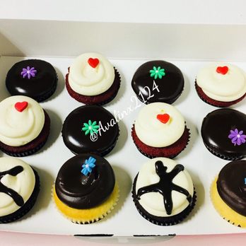 Georgetown Cupcake - A box of dozen Cupcakes!!! - Bakeries Near Me - Bethesda, Maryland