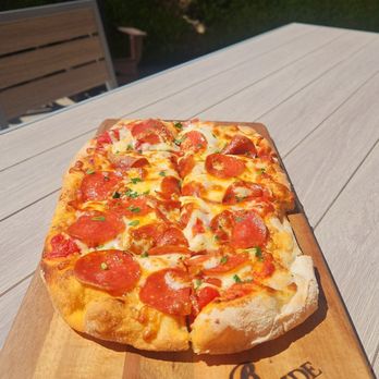 Brookside Golf Club Restaurant - Pepperoni pizza - American Near Me - Pasadena, California