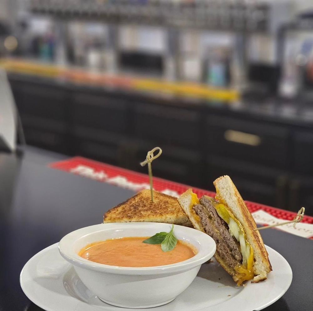 BRO BRGR BAR Updated July 2024 10 Reviews 2101 Broadway Ave