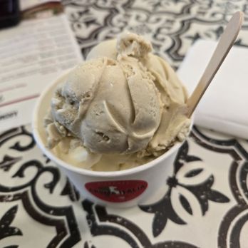 Aroma Italia - 3 choice gelato of stracciatella, mint chip and pistachio - Gelato Near Me - Honolulu, Hawaii Aroma Italia - 3 choice gelato of stracciatella, mint chip and pistachio - Gelato Near Me - Honolulu, Hawaii