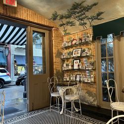 Cafe Beignet, Royal Street - Cute decor