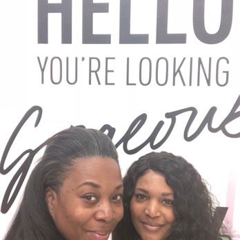Forever 21 - Selfie in front of their Hello you're looking gorgeous sign as you leave the store! Gotta love it! - Women's Clothing Near Me - Las Vegas, Nevada Forever 21 - Selfie in front of their Hello you're looking gorgeous sign as you leave the store! Gotta love it! - Women's Clothing Near Me - Las Vegas, Nevada
