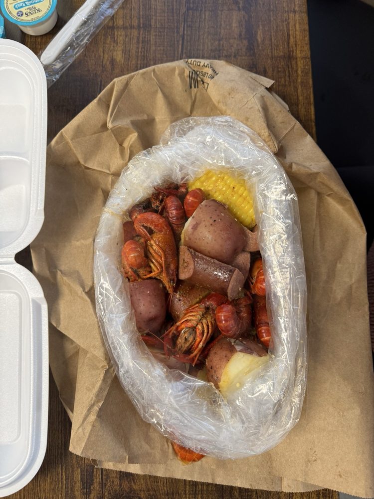Tasty Wings and Seafood Logo