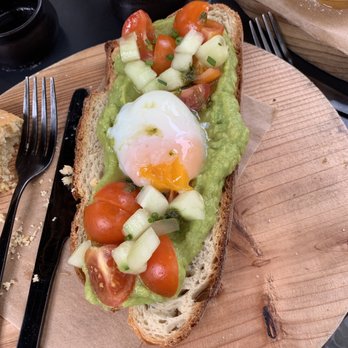 Louvre Michaelense - Avocado toast. - Cafes Near Me - Ponta Delgada, 20