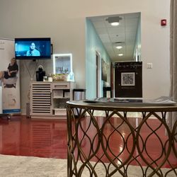 344 Beauty Bar and Face Salon - Waiting area