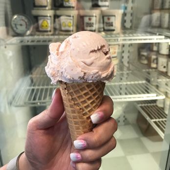 Long Beach Creamery - Strawberry mascarpone - Ice Cream & Frozen Yogurt Near Me - Long Beach, California Long Beach Creamery - Strawberry mascarpone - Ice Cream & Frozen Yogurt Near Me - Long Beach, California