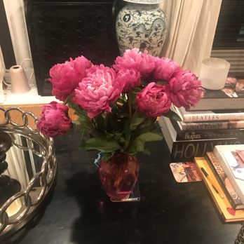 Dave & Lil's - The pretty flowers you will always see while shopping - Women's Clothing Near Me - Beverly Hills, California