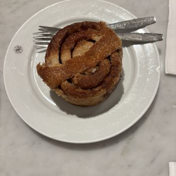 W.B. Samson - Egertorget - Cinnamon rol - Bakeries Near Me - Oslo, 03 W.B. Samson - Egertorget - Cinnamon rol - Bakeries Near Me - Oslo, 03