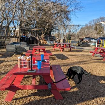 PaveMint Taphouse and Grill - Dog friendly patio with fire pits. - Bars Near Me - Front Royal, Virginia