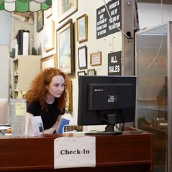 Atlanta Auction Gallery - Check-in and get your bidder number