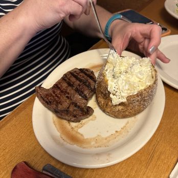 Texas Roadhouse - 6oz Serloin - Steakhouses Near Me - Lehi, Utah Texas Roadhouse - 6oz Serloin - Steakhouses Near Me - Lehi, Utah