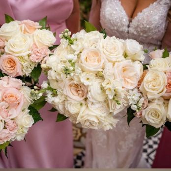Green Leaf Designs - Bridal party bouquets. - Wedding Planning Near Me Green Leaf Designs - Bridal party bouquets. - Wedding Planning Near Me