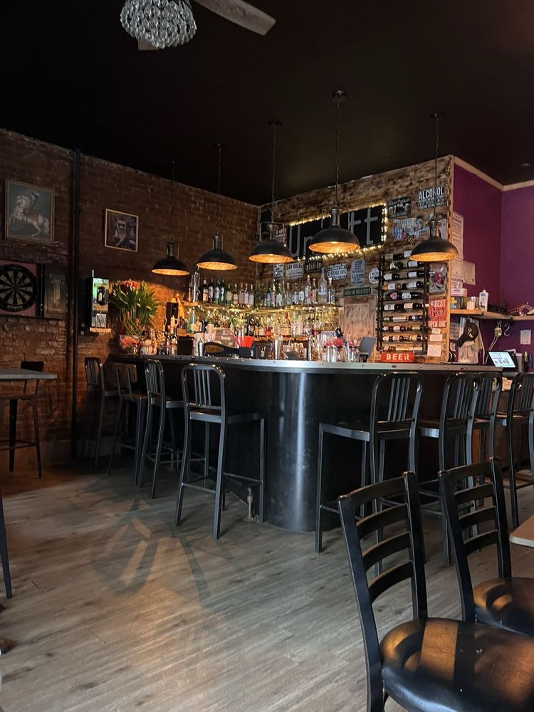 Uncutt Bar & Restaurant