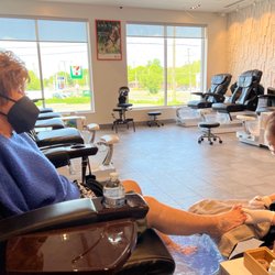 Aura Day Spa - Mom enjoying her pedi, before her mani!!