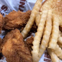 Spicy tenders, fries, bread