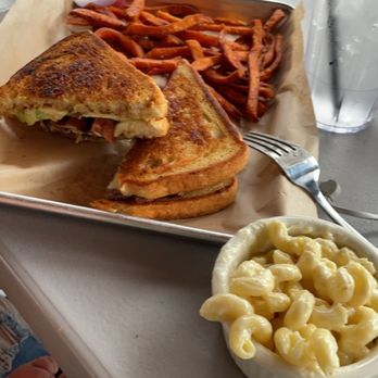 Finley's Round Rock - Phatty melt, Mac n cheese, bacon and Gouda grilled cheese, Sweet Potato Fries - Bars Near Me - Round Rock, Texas Finley's Round Rock - Phatty melt, Mac n cheese, bacon and Gouda grilled cheese, Sweet Potato Fries - Bars Near Me - Round Rock, Texas