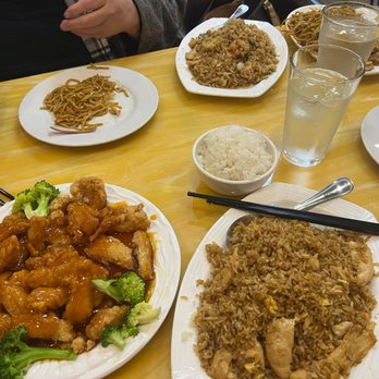 Chengdu Gourmet 2 - General Tso's Chicken and Chicken Fried Rice, a little Lo Mein in the corner too - Sushi Bars Near Me - Pittsburgh, Pennsylvania Chengdu Gourmet 2 - General Tso's Chicken and Chicken Fried Rice, a little Lo Mein in the corner too - Sushi Bars Near Me - Pittsburgh, Pennsylvania