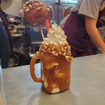 Bishop's Pumpkin Farm - Apple cider float with a caramel apple - Christmas Trees Near Me - Wheatland, California Bishop's Pumpkin Farm - Apple cider float with a caramel apple - Christmas Trees Near Me - Wheatland, California