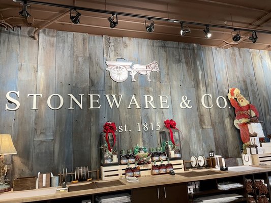 Stoneware & Co. by null