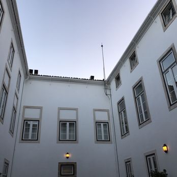 Hotel Quinta das Lágrimas - Interior courtyard for happy hour - Hotels Near Me - Coimbra, 06