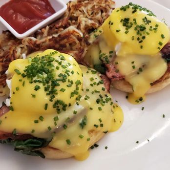 Bouquet Restaurant - Eggs Benedict - New American Near Me - Temecula, California