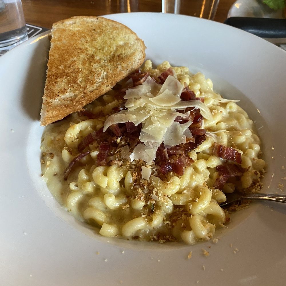 Mac & cheese with bacon Mac & cheese with bacon
