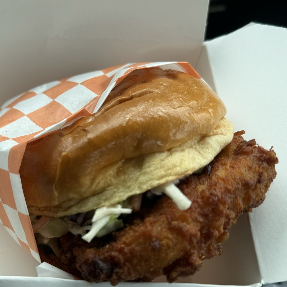 Minnie Bird - Nashville Hot Chicken Sandwich - Chicken Shop Near Me - Schaumburg, Illinois Minnie Bird - Nashville Hot Chicken Sandwich - Chicken Shop Near Me - Schaumburg, Illinois