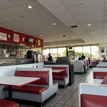 Papa Z's - Interior (Sep 2025) - Breakfast & Brunch Near Me - Fountain Valley, California Papa Z's - Interior (Sep 2025) - Breakfast & Brunch Near Me - Fountain Valley, California