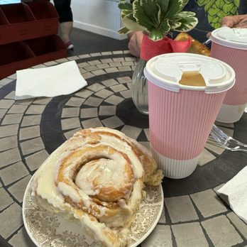 Master's Hand - Legendary cinnamon roll and coffee! - Flowers & Gifts Near Me - Tekamah, Nebraska