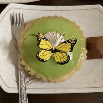 Tiny Pyramid - Lime Tart - Cafes Near Me - Honolulu, Hawaii