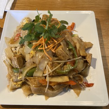 Viet Thai Cafe - Tofu Drunken Noodles - Thai Near Me - Orlando, Florida Viet Thai Cafe - Tofu Drunken Noodles - Thai Near Me - Orlando, Florida