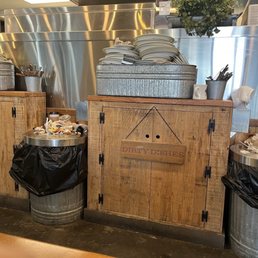 Disgusting atmosphere. Told employees the bins were overflowing and they ignored us. Disgusting atmosphere. Told employees the bins were overflowing and they ignored us.