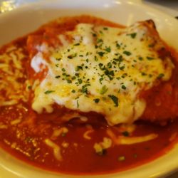 Maggiano's Little Italy - Moms lasagna