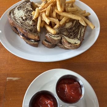 Surfside Bistro - Patty melt with fries - Delis Near Me - Florence, Oregon Surfside Bistro - Patty melt with fries - Delis Near Me - Florence, Oregon