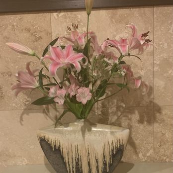 Laos Kitchen - Fresh flowers (even in the bathroom! ) - Laotian Near Me - San Rafael, California Laos Kitchen - Fresh flowers (even in the bathroom! ) - Laotian Near Me - San Rafael, California