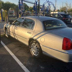 Kenny’s Airport Car Service - Kenny's towncar
