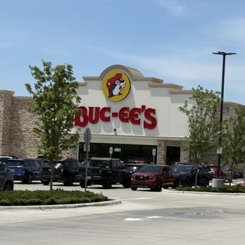 Buc-ee’s - Exterior - Gas Stations Near Me - Sevierville, Tennessee