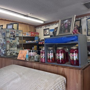 Johnson's Restaurant - the inside of the restaurant - Barbeque Near Me - Columbia, South Carolina
