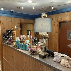 Hickory Hollow Barbeque - Interior
