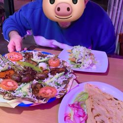 Honestamente la comida me gusto mucho. El personal muy amable.