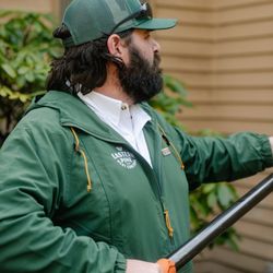 Eastern Pine Pest Control - Our technician, Ross, de-webbing siding for spider webs and other debris