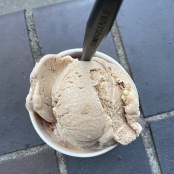 Salt & Straw - Cinnamon Snickerdoodle - Ice Cream & Frozen Yogurt Near Me - Eugene, Oregon