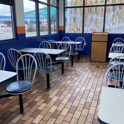 AK BURGER ZONE - There's inside sitting.