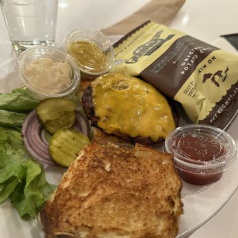Mustard Seed Cafe - Classic cheeseburger with chips - Cafes Near Me - Akron, Ohio