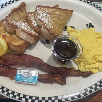 Black Bear Diner Chino - Bears choice French toast - American Near Me - Chino, California Black Bear Diner Chino - Bears choice French toast - American Near Me - Chino, California