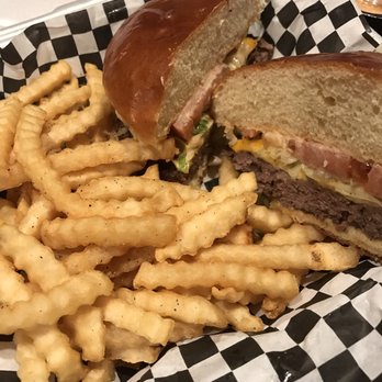 Draft Picks - Classic Cheeseburger - Cooked to Perfection on a super-soft brioche bun. - Sports Bars Near Me - Mount Prospect, Illinois