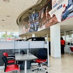 Space City Toyota - Some of the meeting areas in the lobby